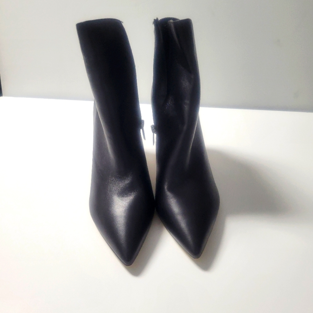 Marc Fisher LTD Urmi Sz 11 Ankle Boot. Black Leather. Pointed Toe